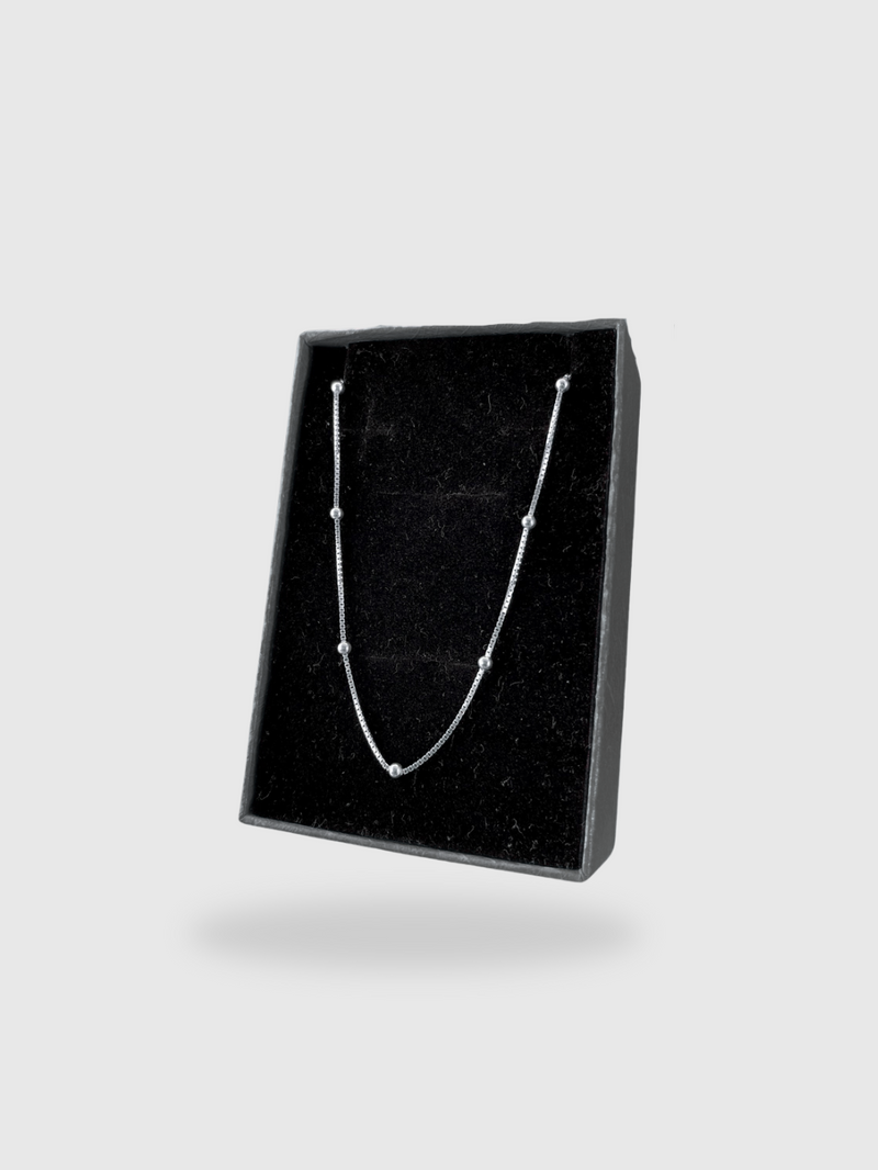 CHOKER BOLINHAS