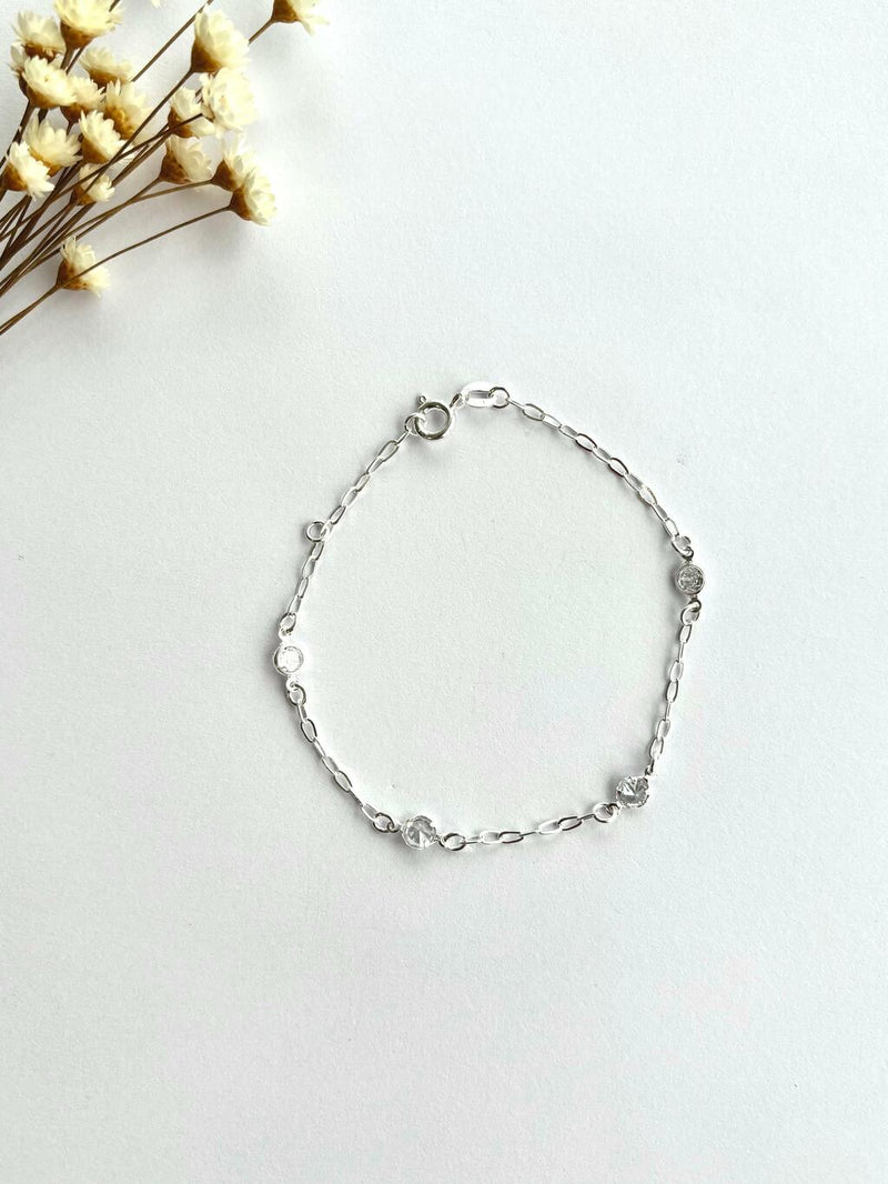 PULSEIRA ZIRCÔNIAS CRISTAL ESPAÇADAS
