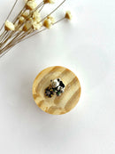 BERLOQUE URSINHO COM GIRASSOL RESINADO (PRATA ENVELHECIDA)