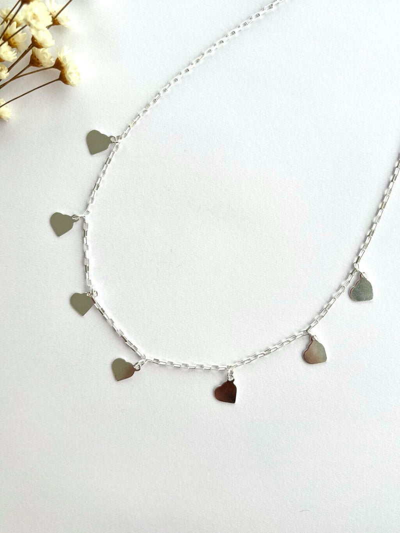 CHOKER TRABALHADA COM CORAÇÕES CHAPEADOS