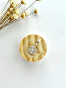 BERLOQUE FLOR TORCIDA CRAVEJADO EM ZIRCÔNIAS